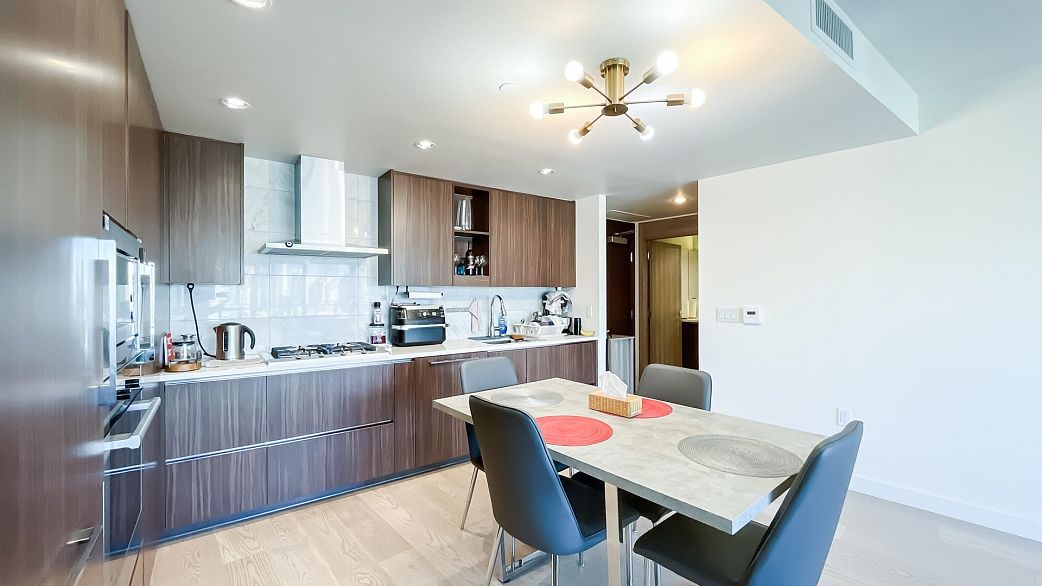 2220 89 Nelson Street