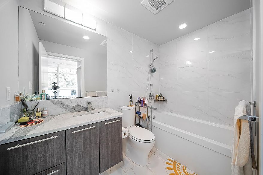 209 4963 Cambie Street