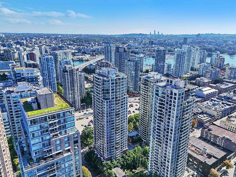 2408 909 Mainland Street