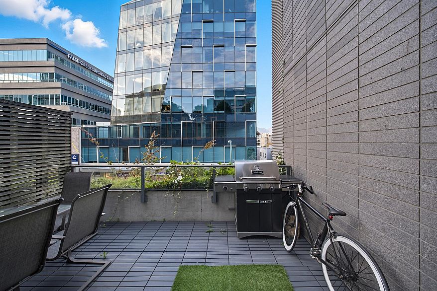 209 522 W 8th Avenue