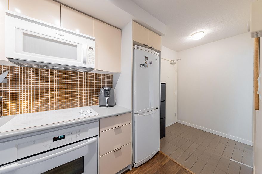 1606 233 Robson Street