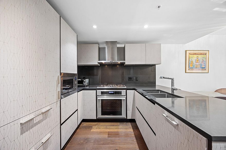 305 1571 W 57th Avenue