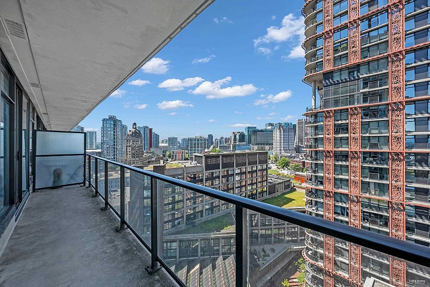 1707 108 W Cordova Street