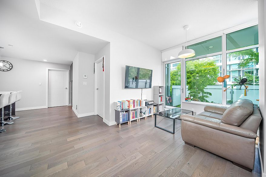 209 4963 Cambie Street