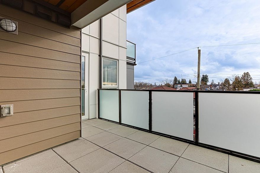 303 4933 Clarendon Street