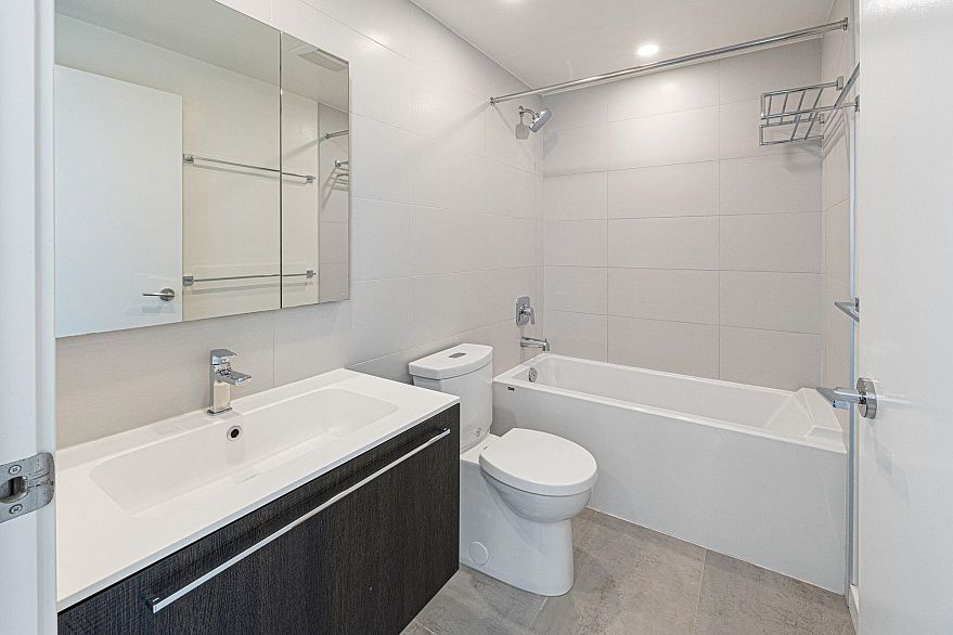 2209 285 E 10th Avenue