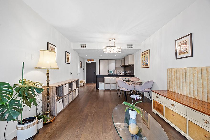 305 1571 W 57th Avenue