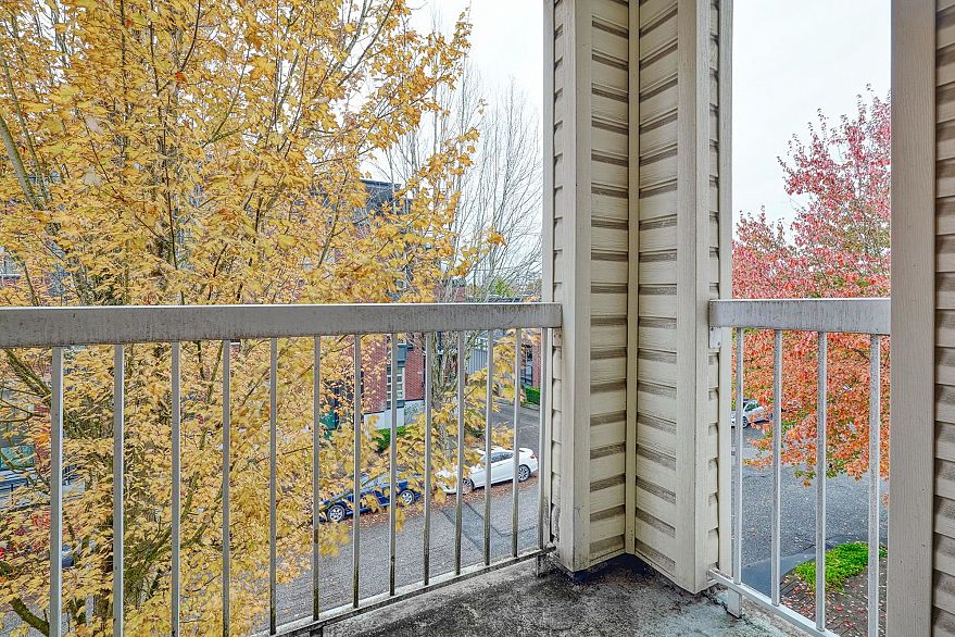 211 3624 Fraser Street