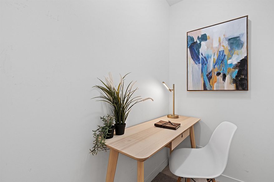 2408 909 Mainland Street