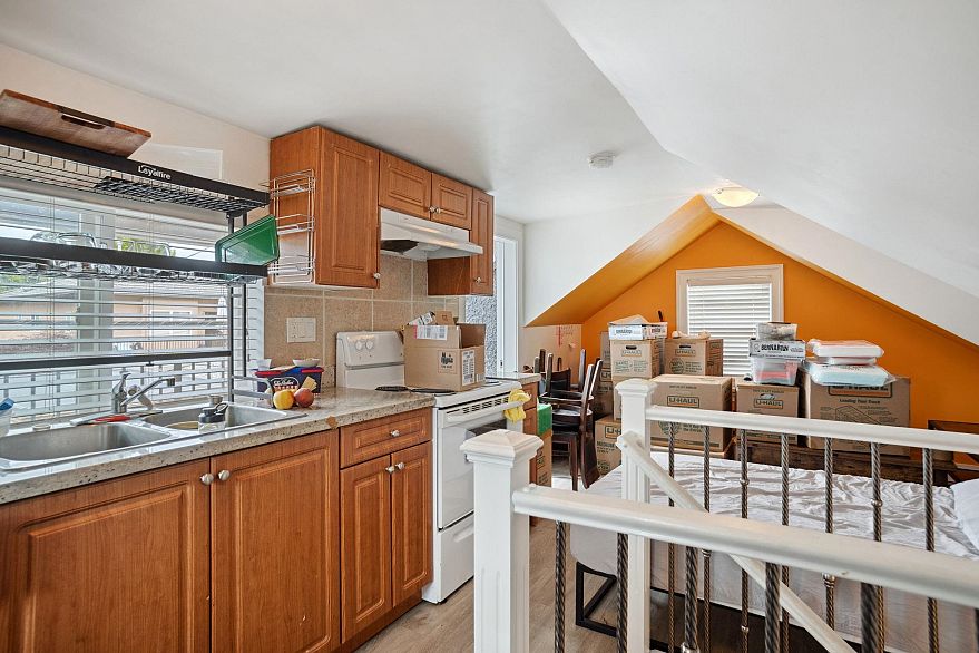 5187 Sherbrooke Street