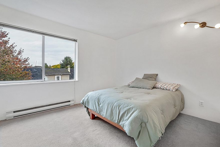 211 3624 Fraser Street