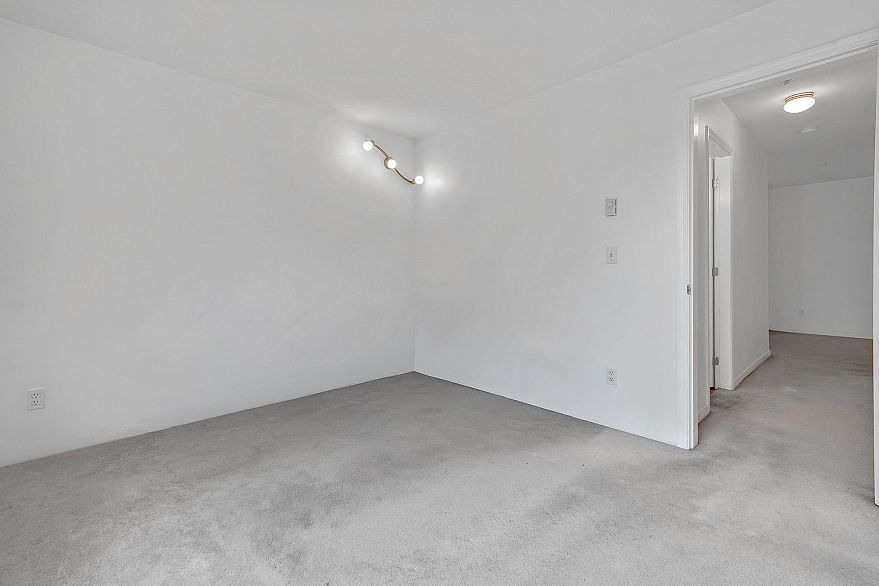 211 3624 Fraser Street