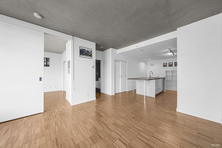 1707 108 W Cordova Street