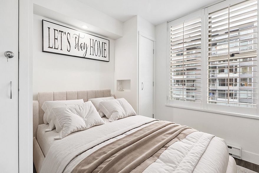 2002 989 Richards Street