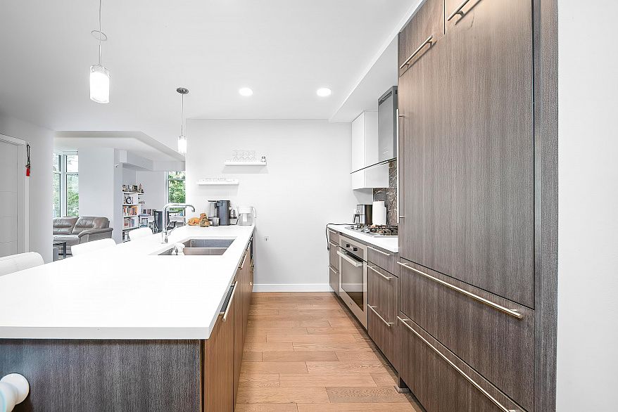 209 4963 Cambie Street