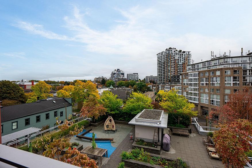 709 2321 Scotia Street