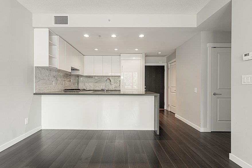 212 5638 Birney Avenue