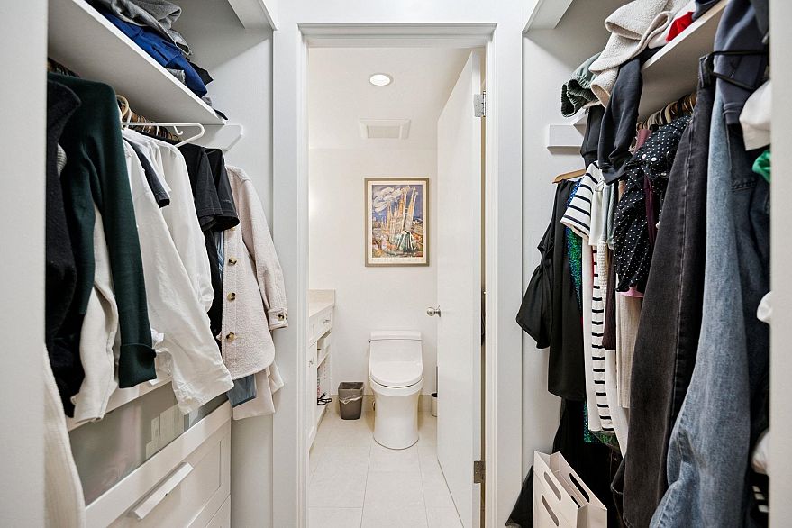 101 1696 W 10th Avenue