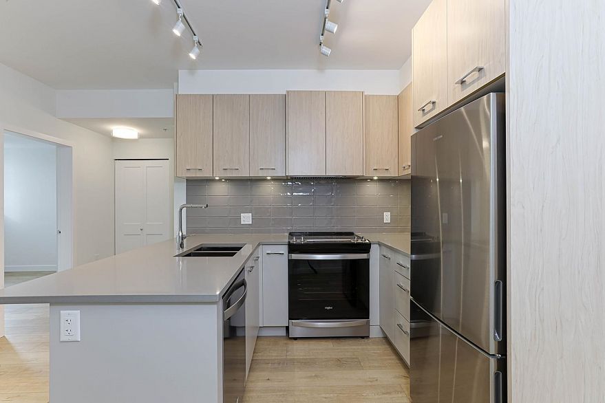 303 4933 Clarendon Street