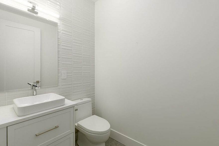 3075 Courtenay Street