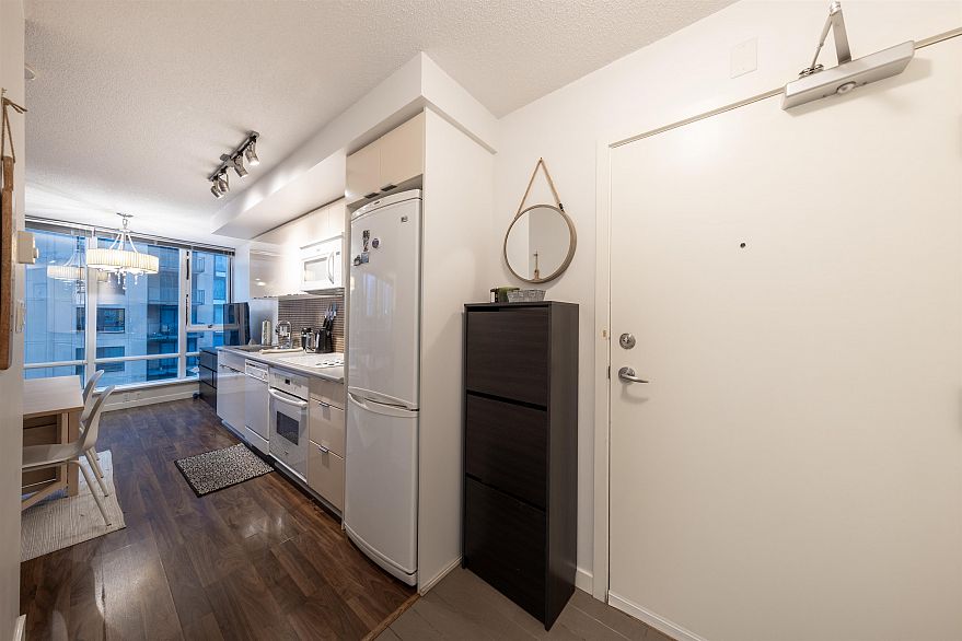 1606 233 Robson Street