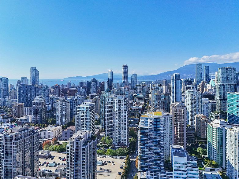 2408 909 Mainland Street