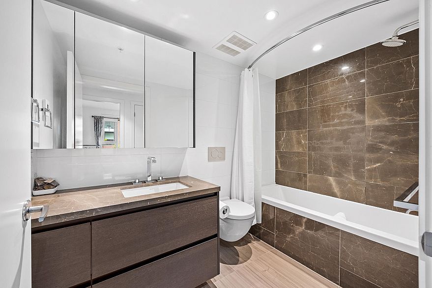 305 1571 W 57th Avenue