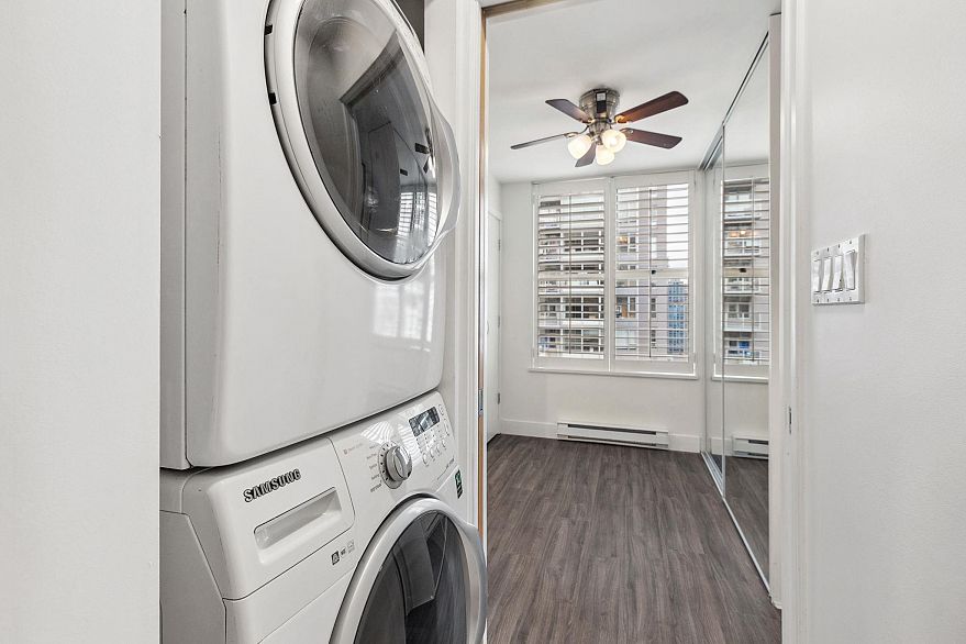 2002 989 Richards Street