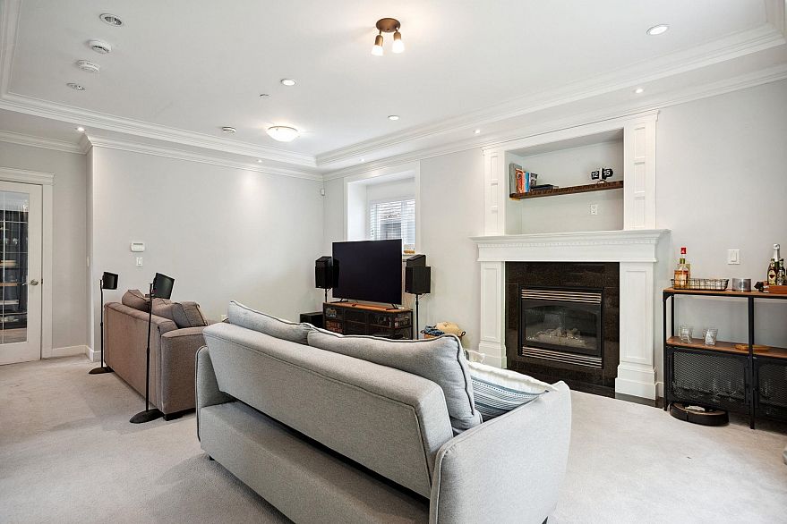 5187 Sherbrooke Street