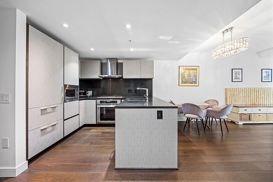 305 1571 W 57th Avenue