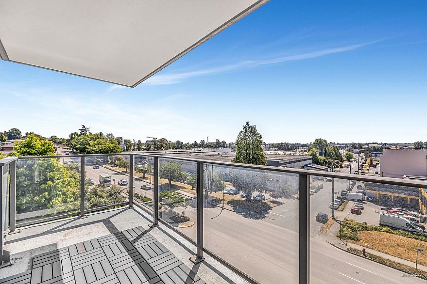 406 8181 Chester Street