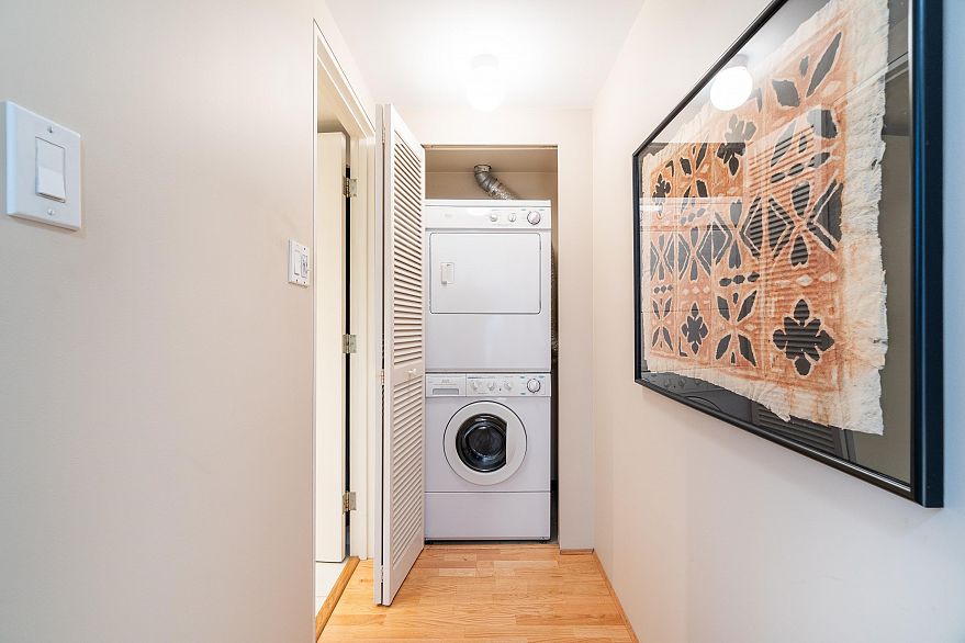 527 666 Leg In Boot Square