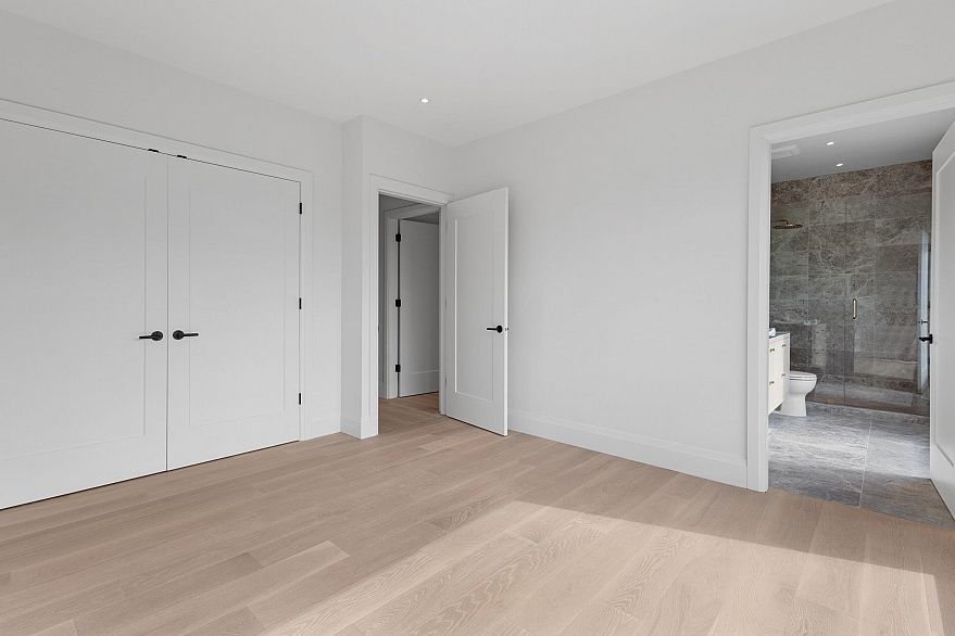 1 1243 E 27th Avenue