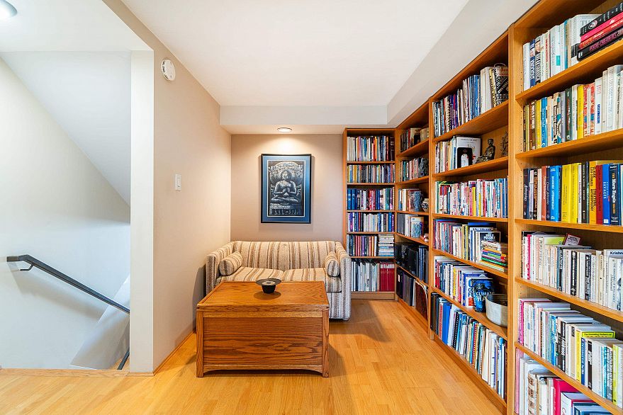 527 666 Leg In Boot Square