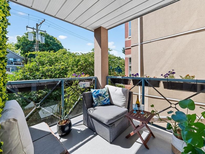 302 2388 Triumph Street