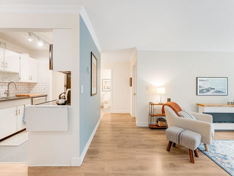 209 2366 Wall Street