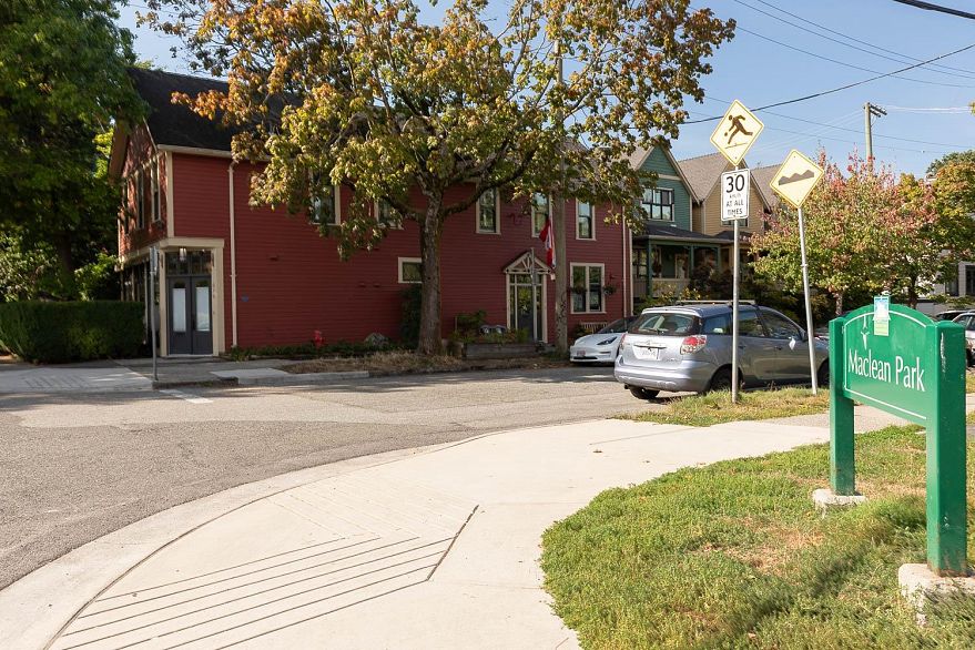 1 677 Heatley Avenue