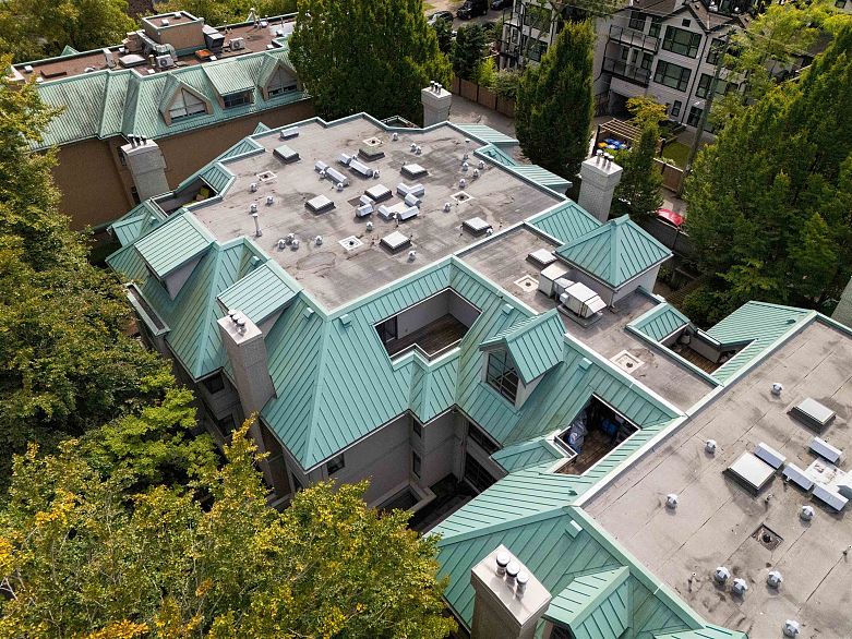 E403 628 W 12th Avenue