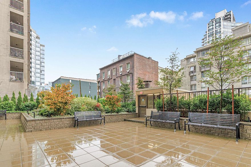 1506 789 Drake Street