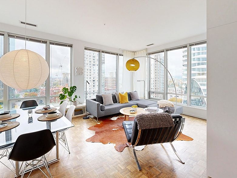 1207 989 Nelson Street