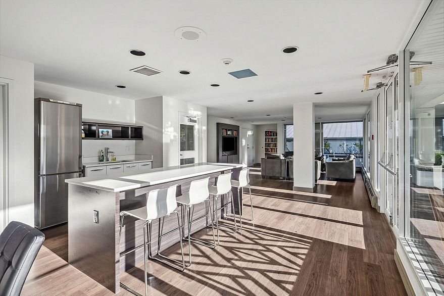 PH2501 1020 Harwood Street