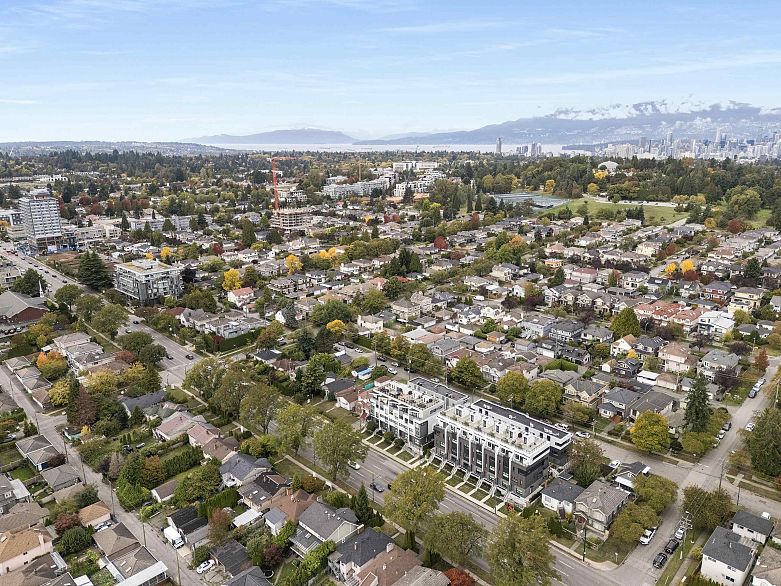 138 W Woodstock Avenue