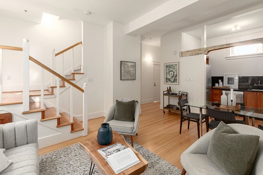 1 677 Heatley Avenue