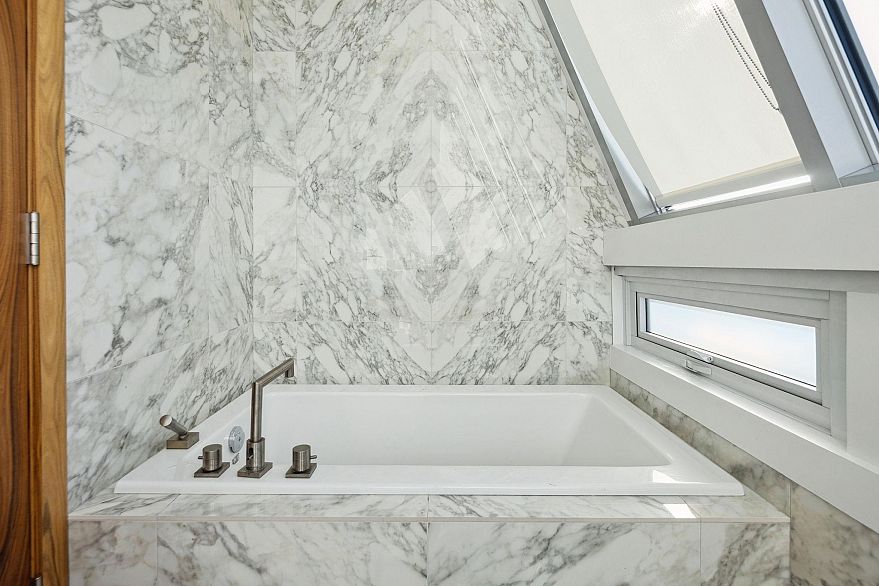 PH2501 1020 Harwood Street