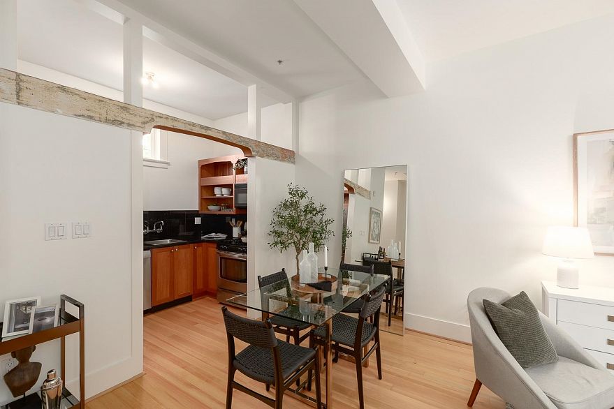 1 677 Heatley Avenue