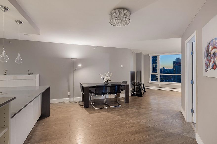 2101 388 Drake Street