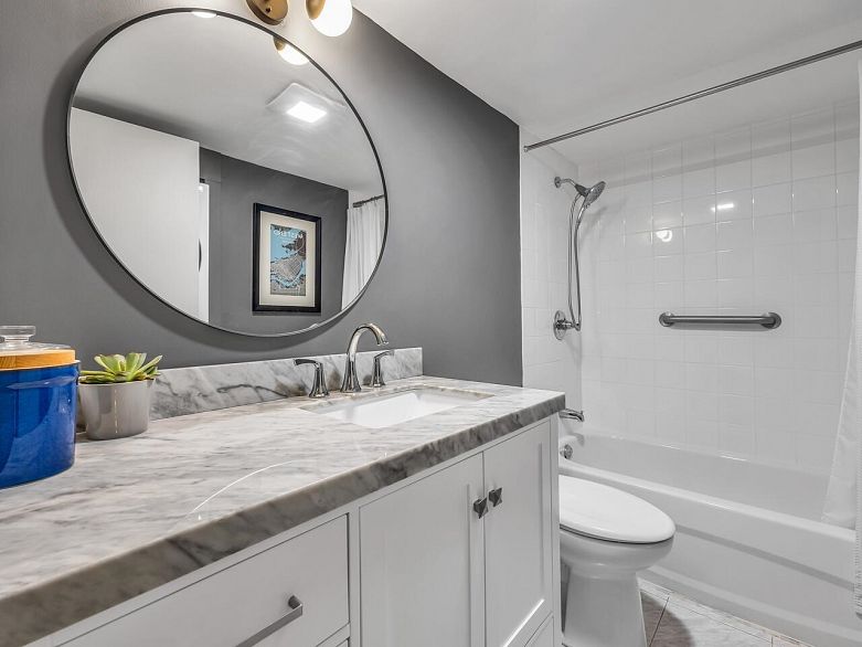 801 1165 Burnaby Street