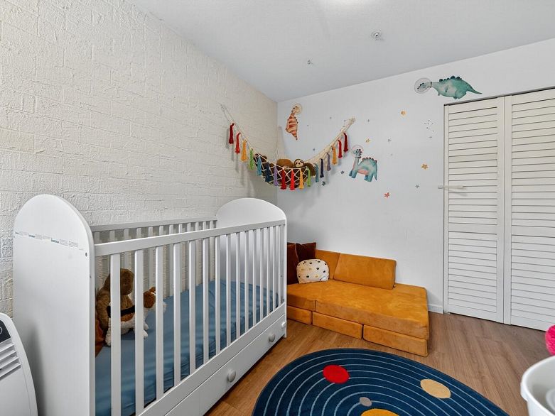 302 2388 Triumph Street