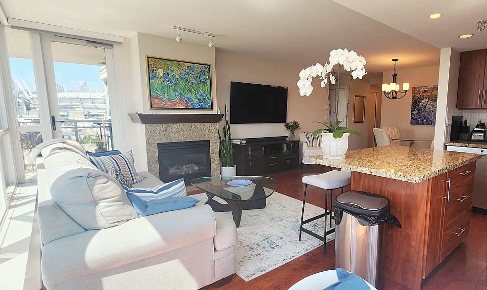 804 120 Milross Avenue