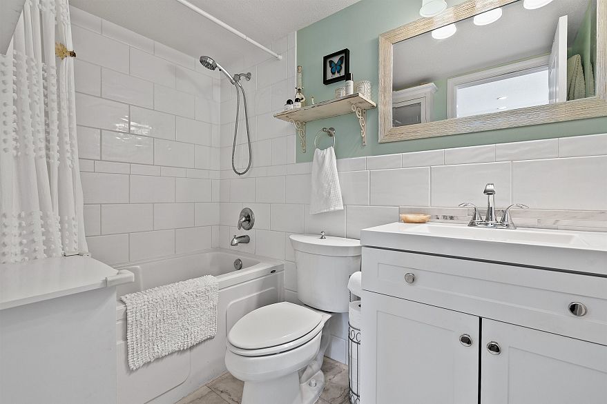 305 2110 Cornwall Avenue